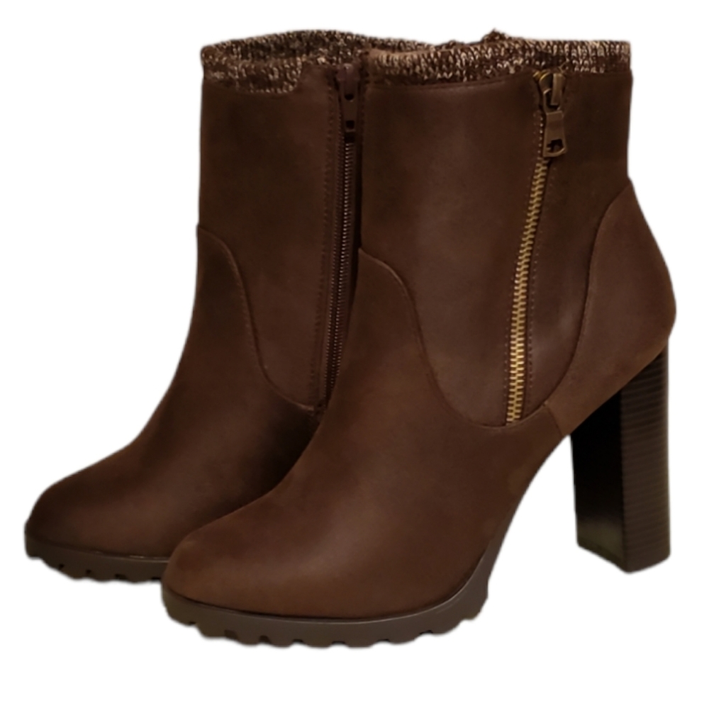 JustFab size 10 brown sweater cuff booties.